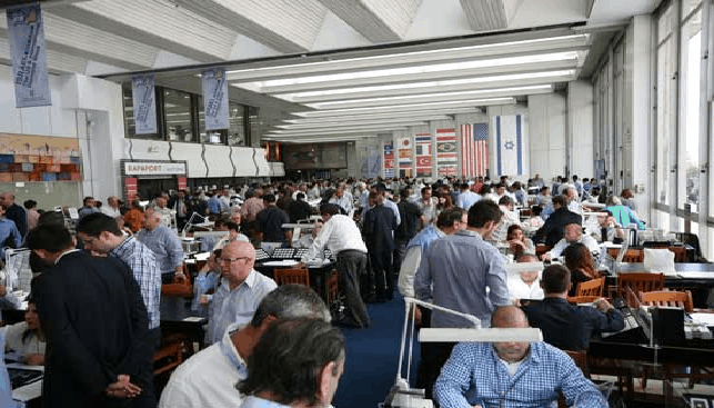 Packed trading hall during the US & International Diamond Week in Israel