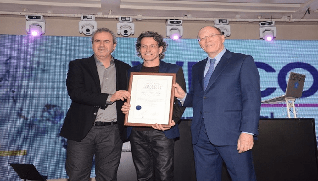 Stephen Webster was honored by the Israeli Diamond Industry during International Diamond Week in Israel
