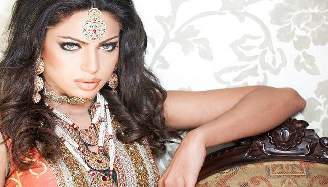 Portrait of a beautiful Indian bride
