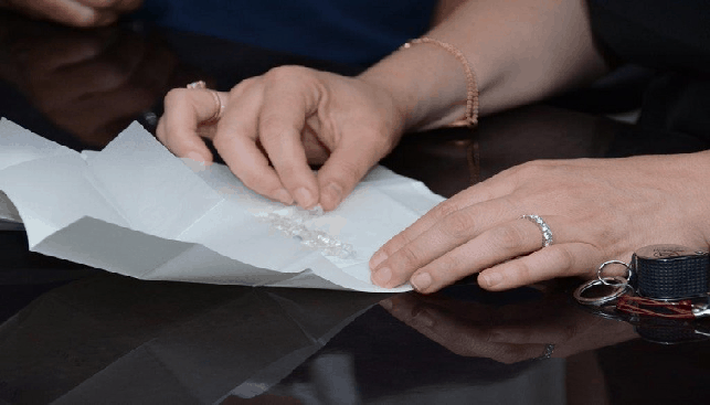 Examining rough diamonds