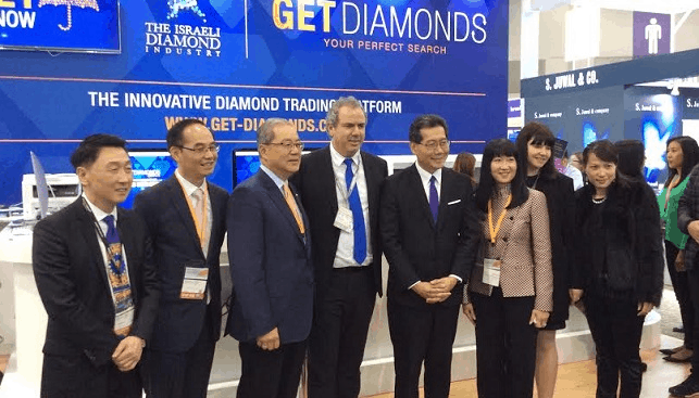 IDE President with visitors at the Israeli Diamond Pavillion at HK Show