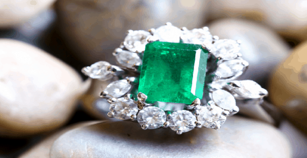 Diamond ring with big emerald and diamonds