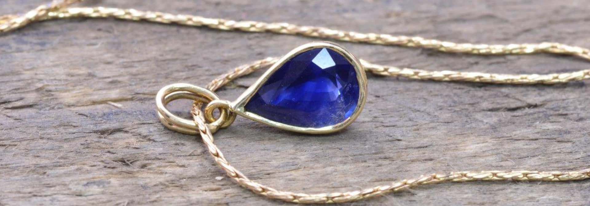 Pendant pear sapphire