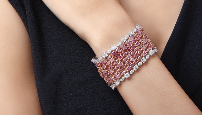 THE MAJESTIC PINK FANCY COLORED DIAMOND AND DIAMOND BRACELET MOUNTED BY  CARVIN FRENCH  彩色鑽石配鑽石手鏈Carvin French  Magnificent Jewels  瑰麗珠寶   Jewellery  Sothebys