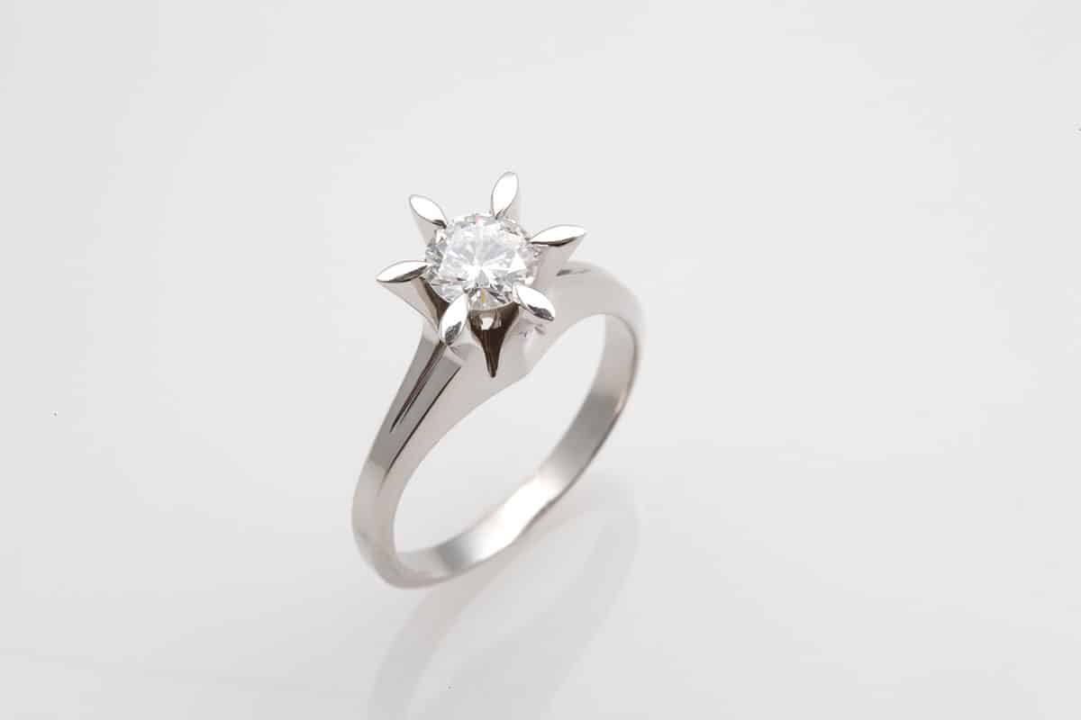 Engagement-diamond-ring