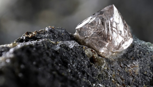 Scientists Find Never-Before-Seen Diamond Crystal Structure Inside