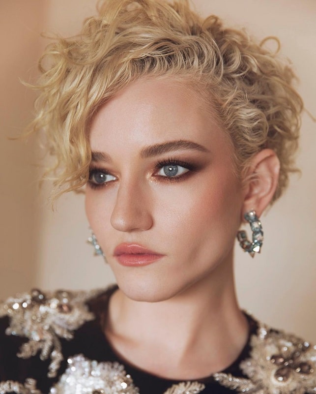 Julia Garner diamond emmys Julia Garner diamond emmys