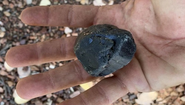 800 carat sapphire gemstone