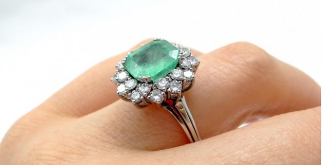 Chunky or Vintage Five 2023 Engagement Ring Trends