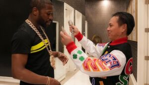 Floyd Mayweather Rocks a 1 Million White Gold Chain