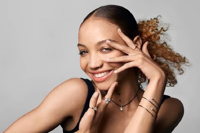 Justina Miles Wearing Pandora Jewlery Justina Miles Wearing Pandora Jewlery